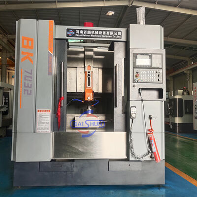 Fresatrice per scanalature CNC con asse rotante opzionale a 4 assi e motore principale da 11 kW per scanalature con lunghezza massima del ram di 320 mm
